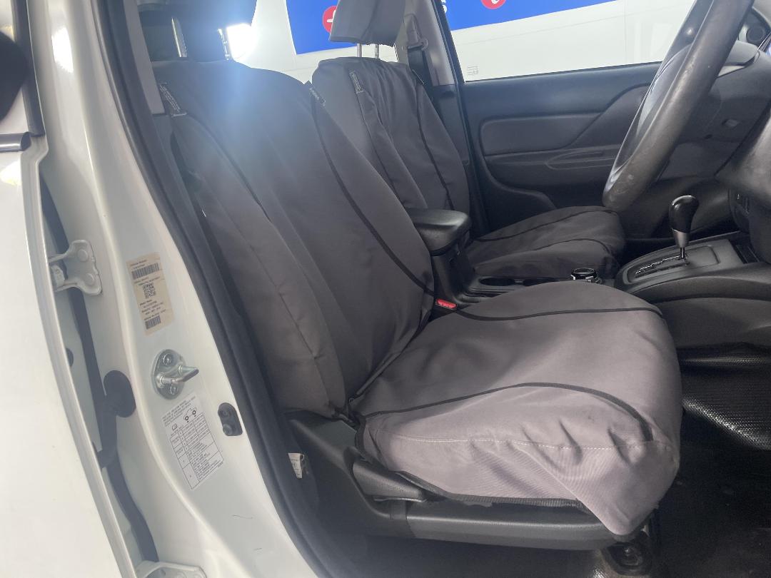 Photo '16' of Mitsubishi Triton