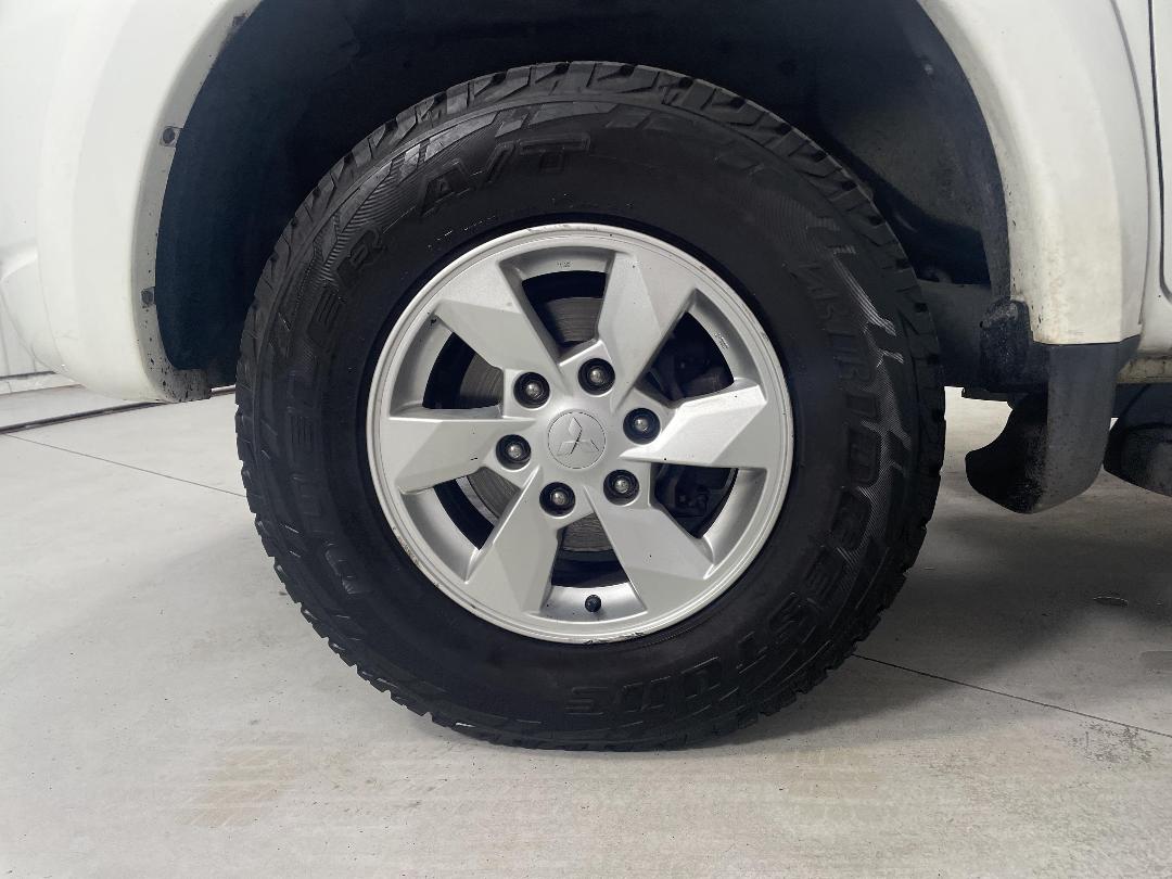 Photo '10' of Mitsubishi Triton