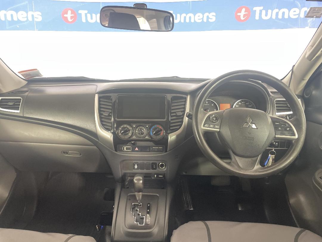 Photo '17' of Mitsubishi Triton