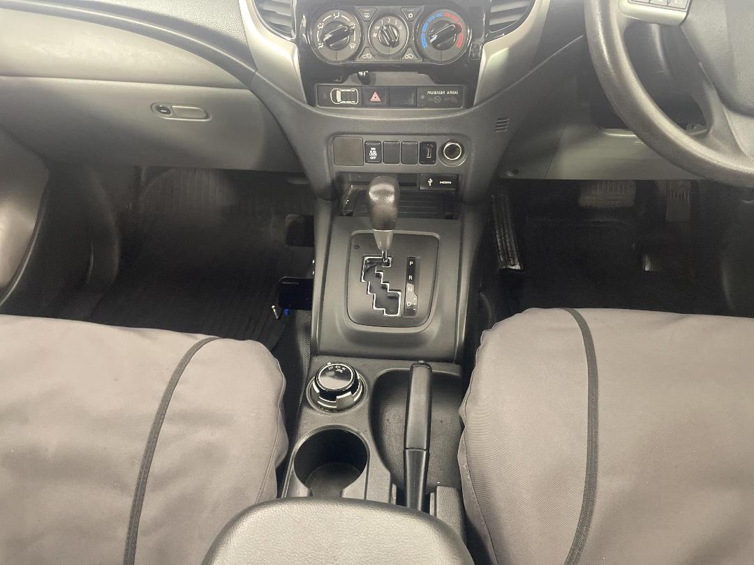 Photo '18' of Mitsubishi Triton