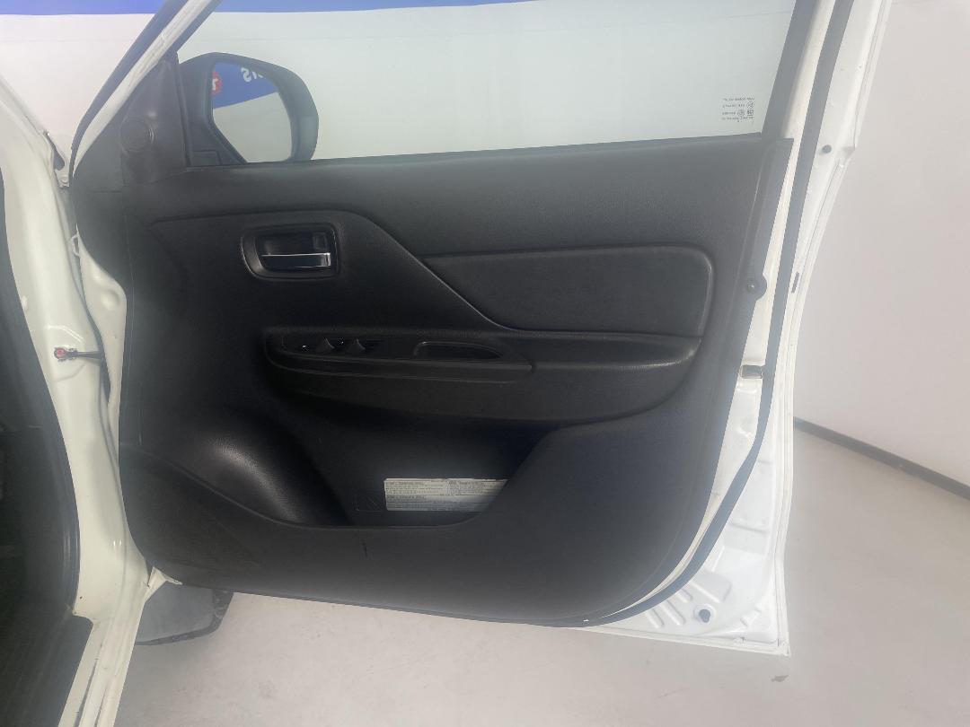 Photo '15' of Mitsubishi Triton Photo '15' of Mitsubishi Triton