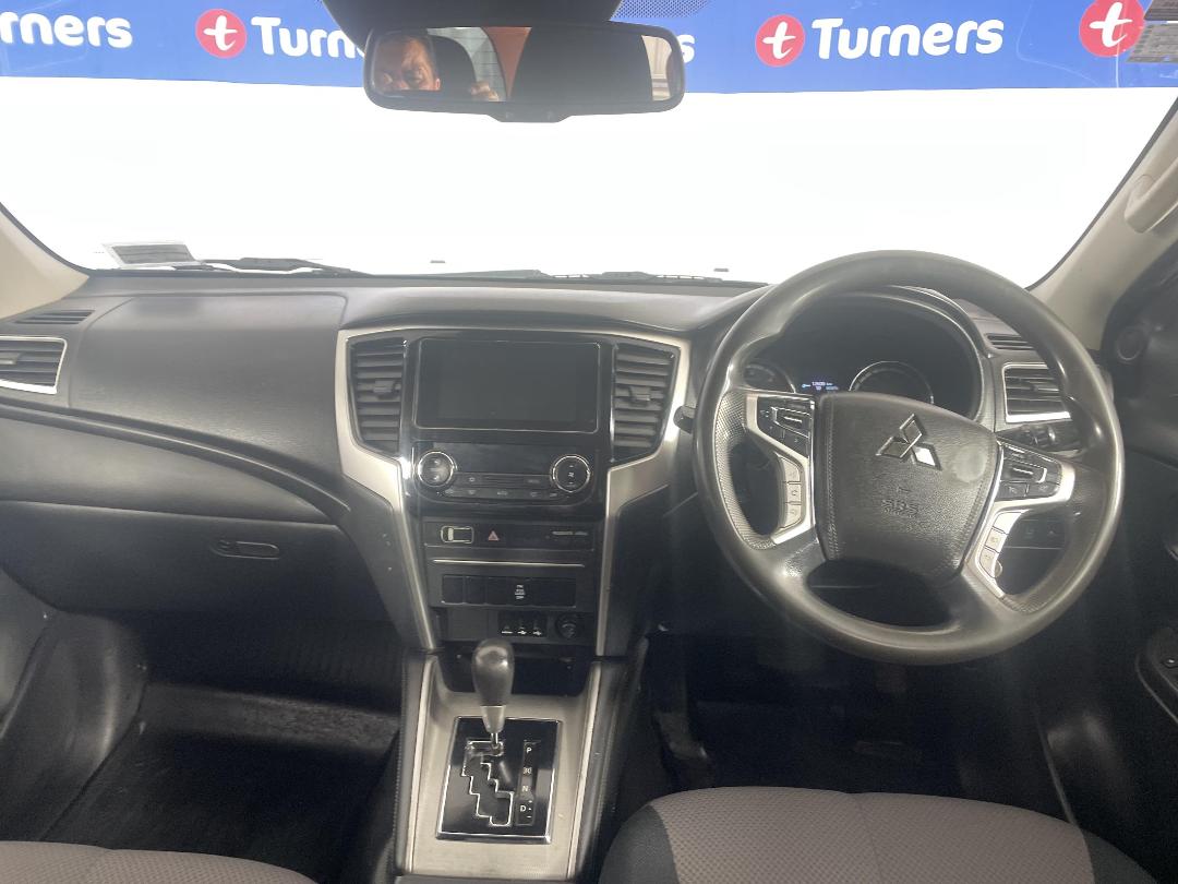 Photo '17' of Mitsubishi Triton Photo '17' of Mitsubishi Triton