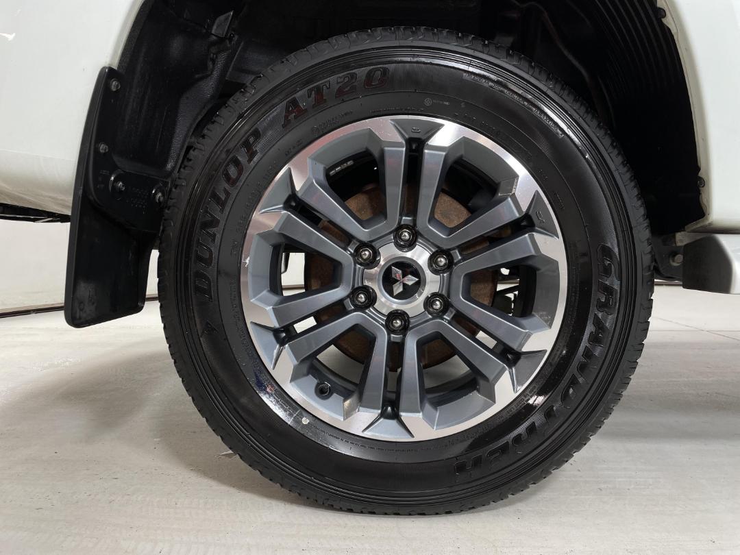 Photo '12' of Mitsubishi Triton