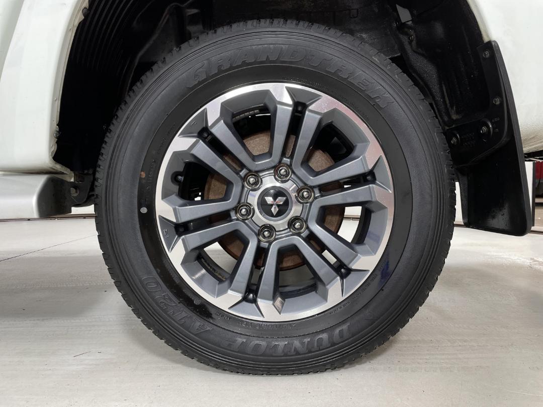 Photo '11' of Mitsubishi Triton