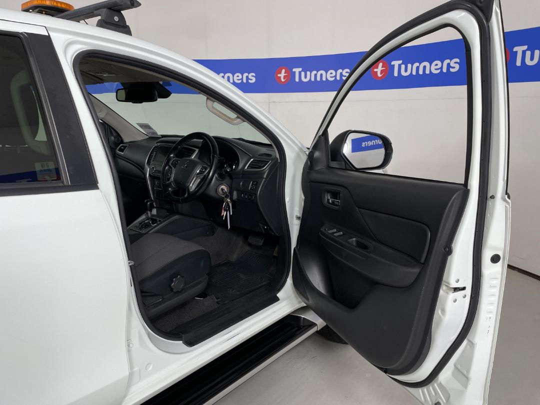 Photo '15' of Mitsubishi Triton