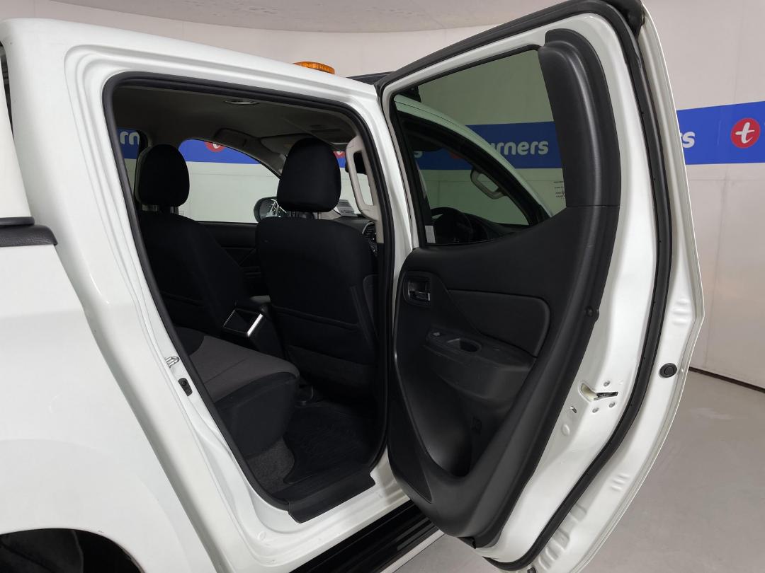 Photo '19' of Mitsubishi Triton