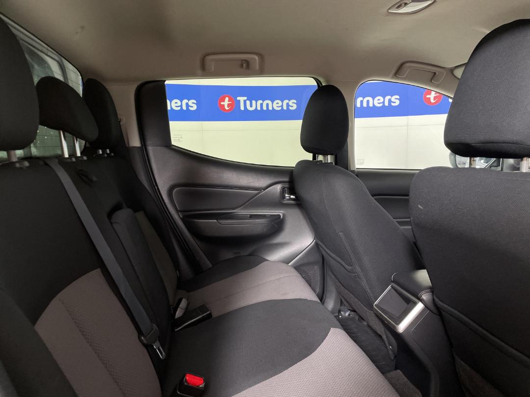 Photo '20' of Mitsubishi Triton