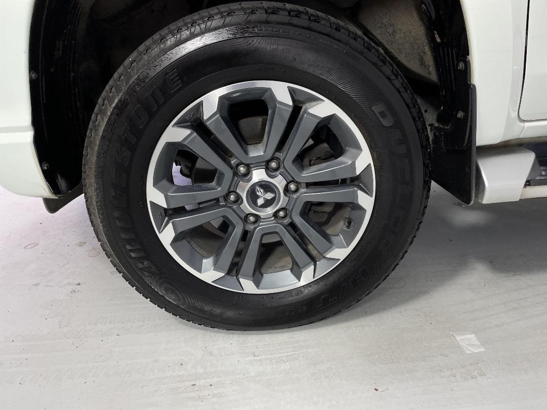 Photo '10' of Mitsubishi Triton