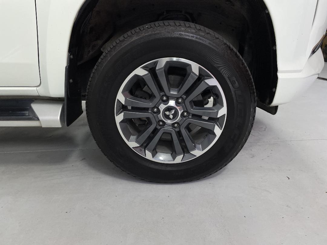 Photo '9' of Mitsubishi Triton