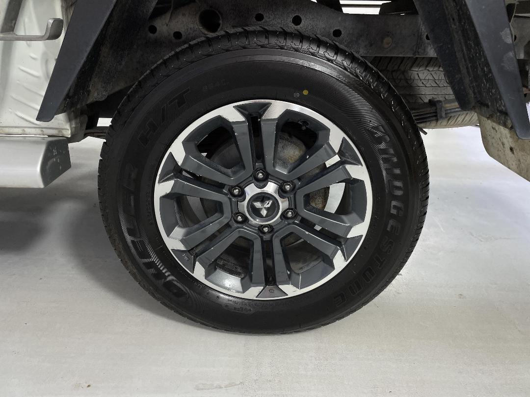 Photo '11' of Mitsubishi Triton