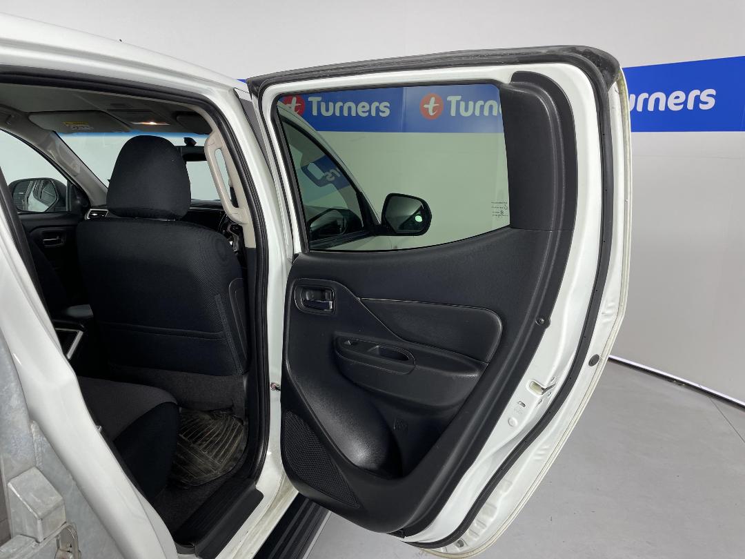 Photo '19' of Mitsubishi Triton