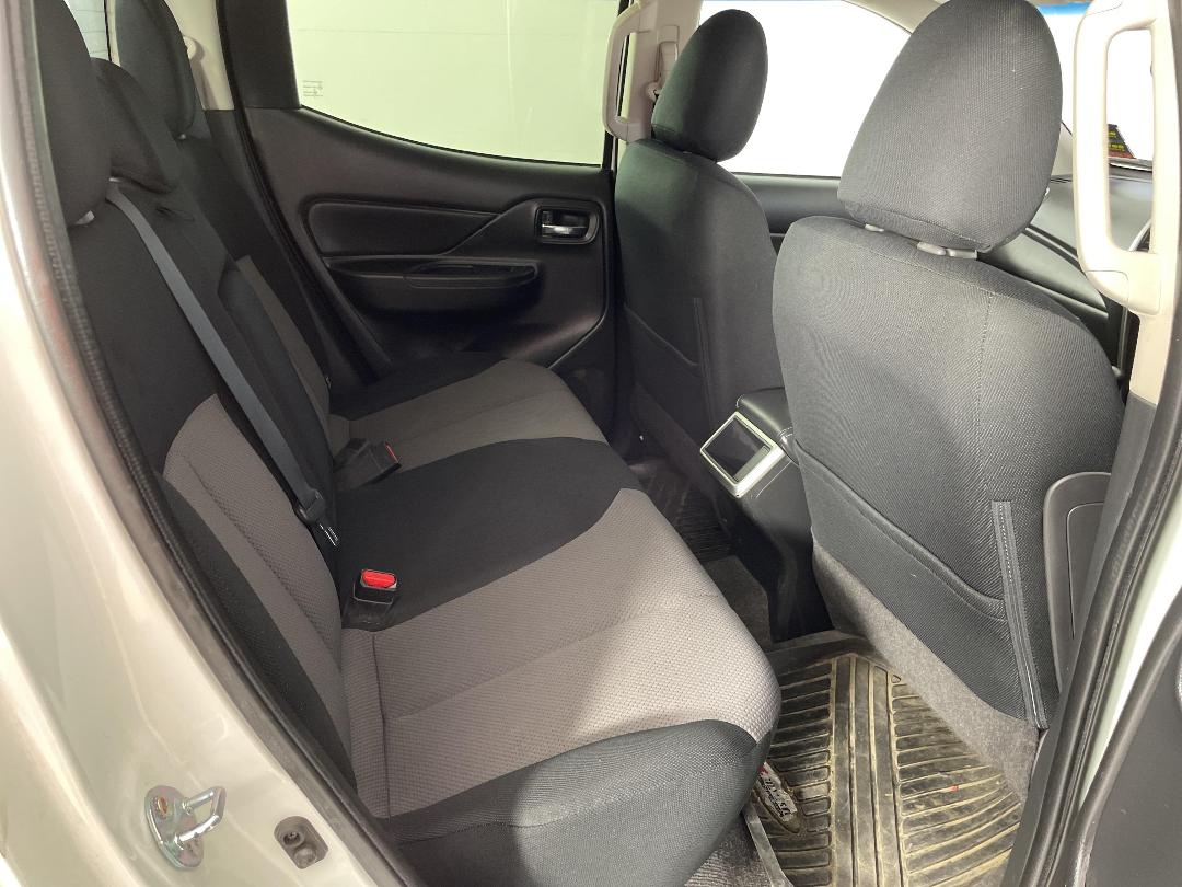 Photo '20' of Mitsubishi Triton