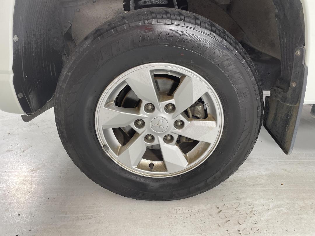 Photo '10' of Mitsubishi Triton