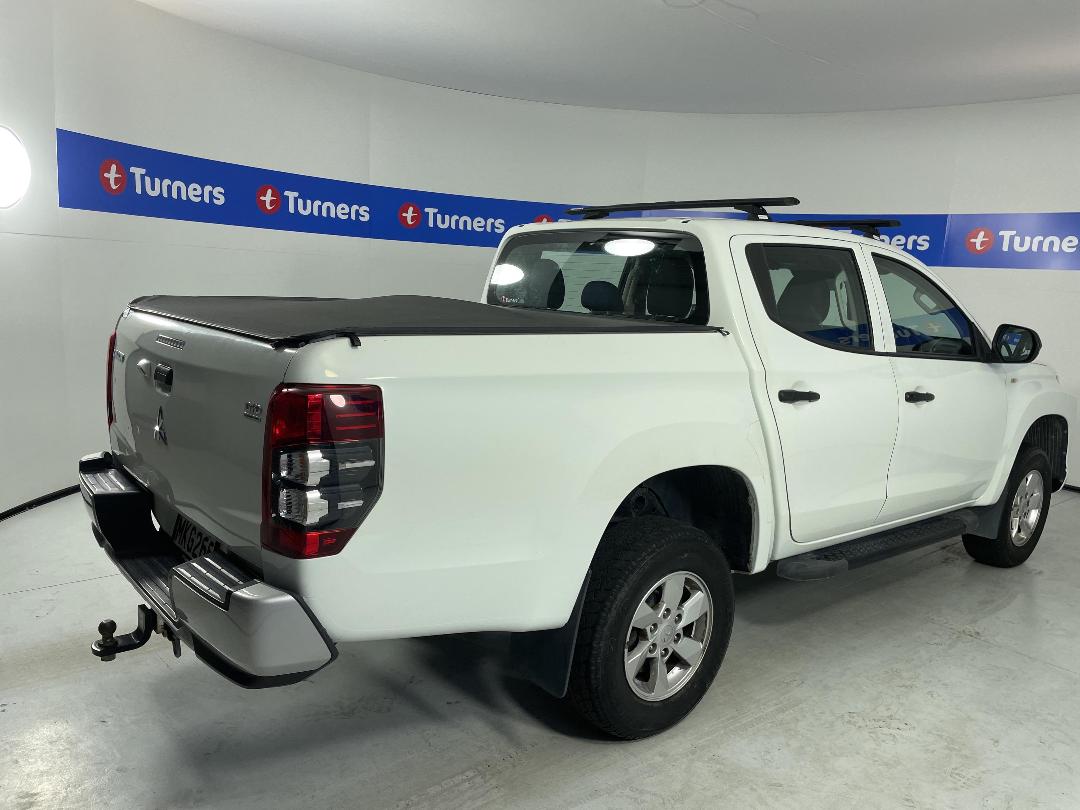 Photo '7' of Mitsubishi Triton