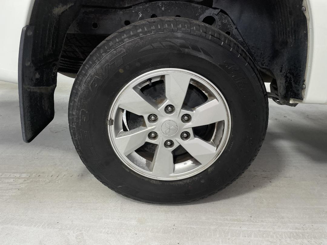 Photo '12' of Mitsubishi Triton