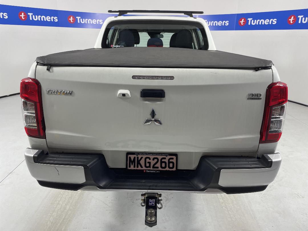 Photo '6' of Mitsubishi Triton