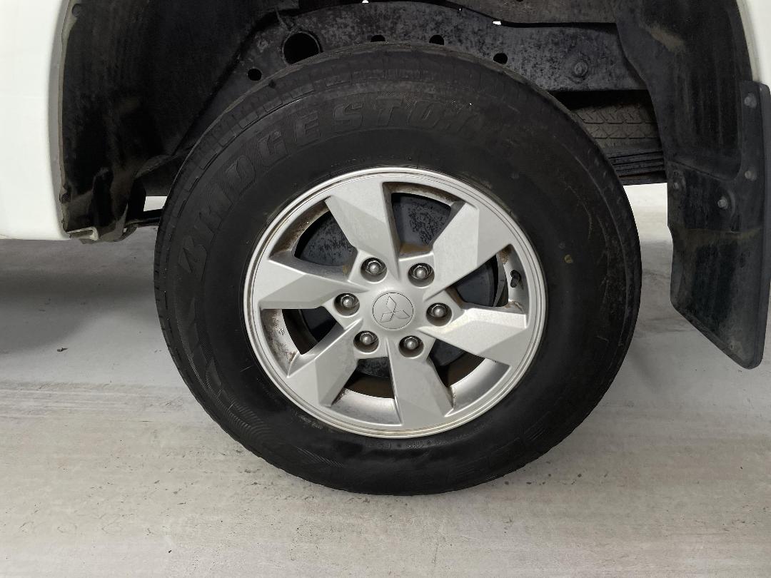 Photo '11' of Mitsubishi Triton