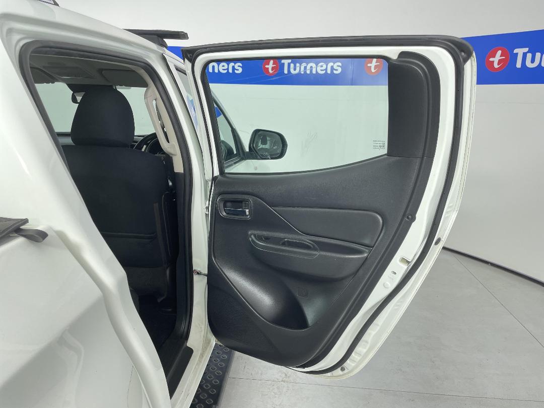 Photo '18' of Mitsubishi Triton