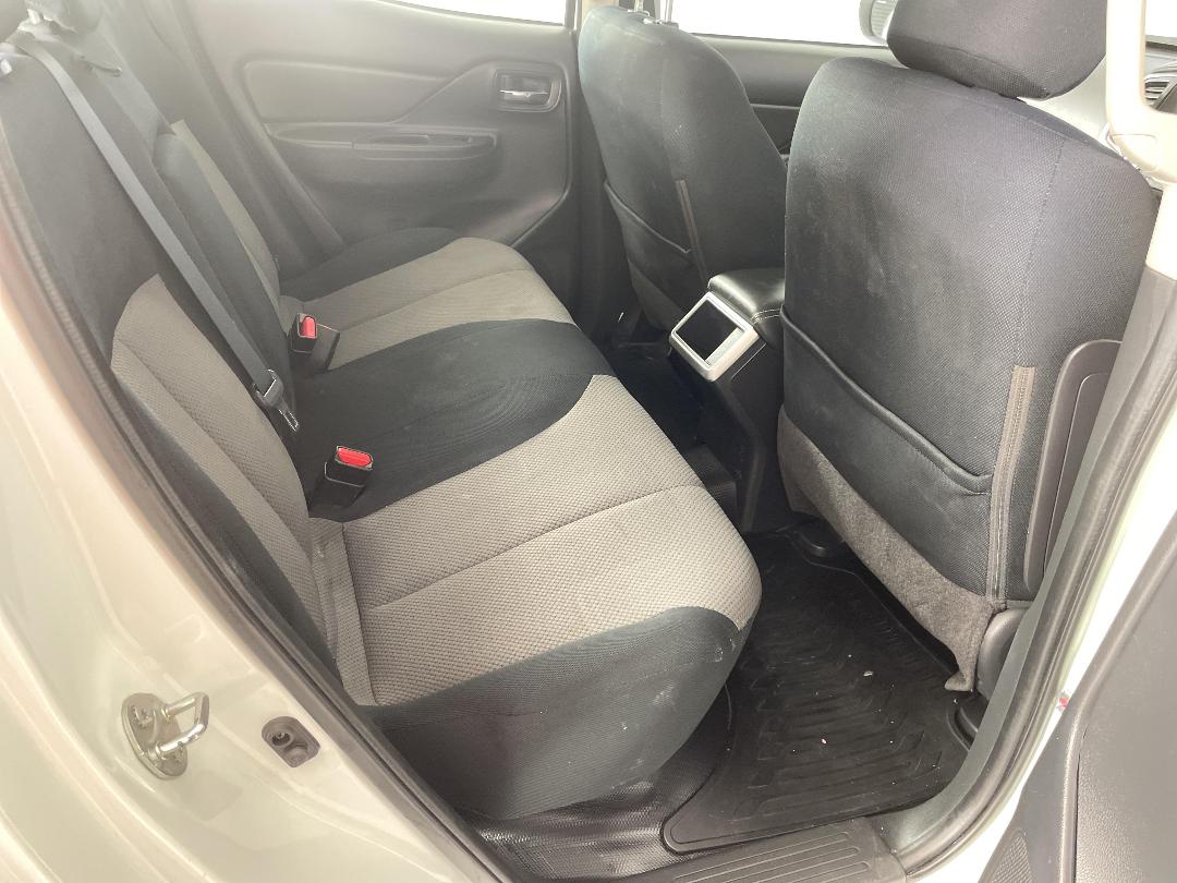 Photo '19' of Mitsubishi Triton