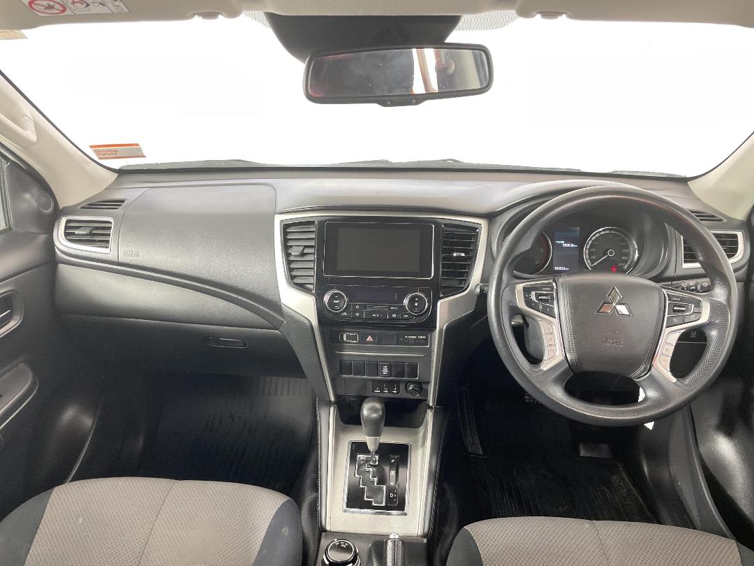 Photo '16' of Mitsubishi Triton