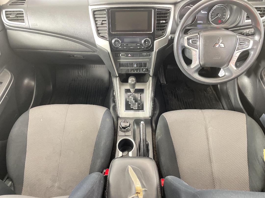 Photo '17' of Mitsubishi Triton