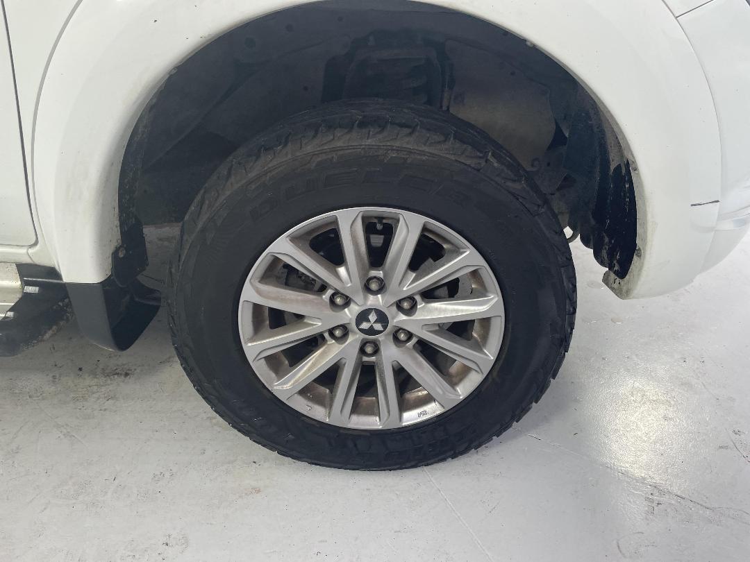 Photo '9' of Mitsubishi Triton