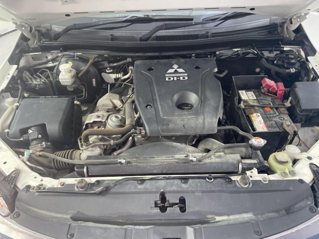 Photo '13' of Mitsubishi Triton