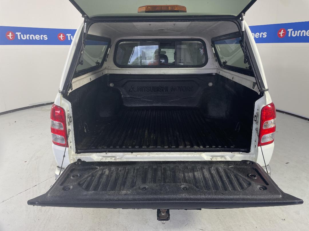 Photo '14' of Mitsubishi Triton