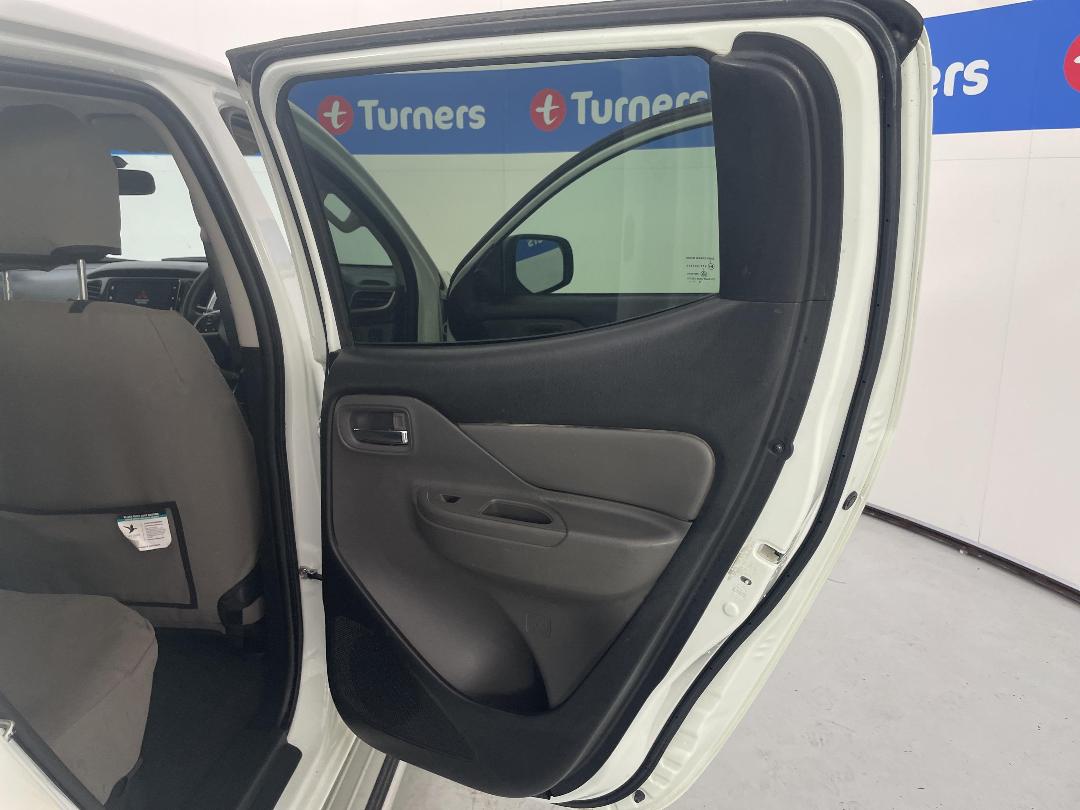 Photo '19' of Mitsubishi Triton