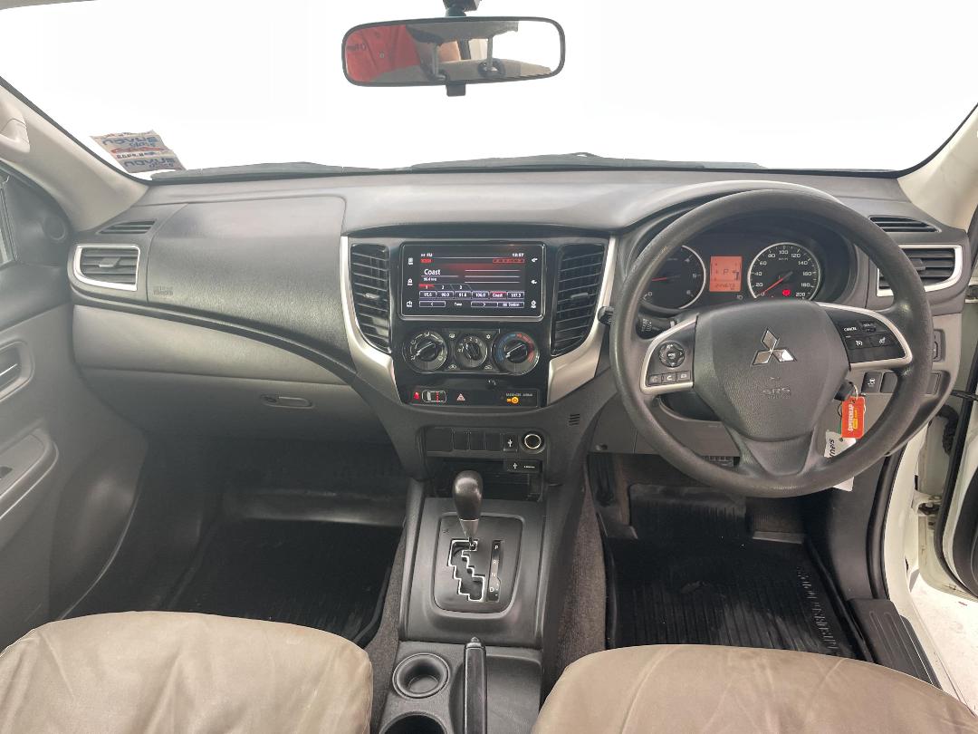 Photo '17' of Mitsubishi Triton