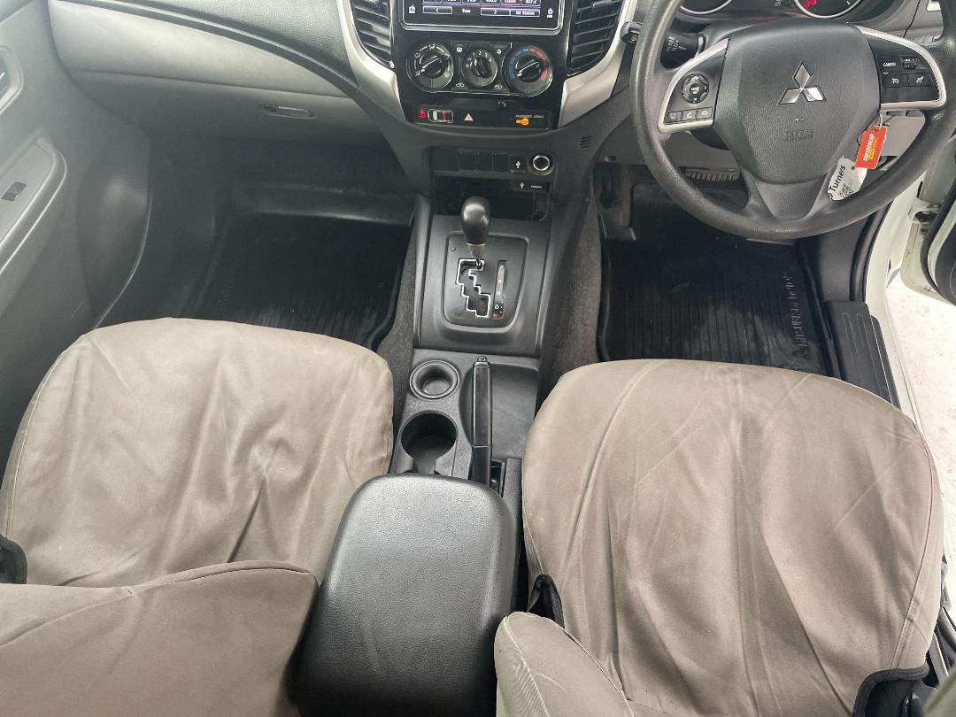 Photo '18' of Mitsubishi Triton