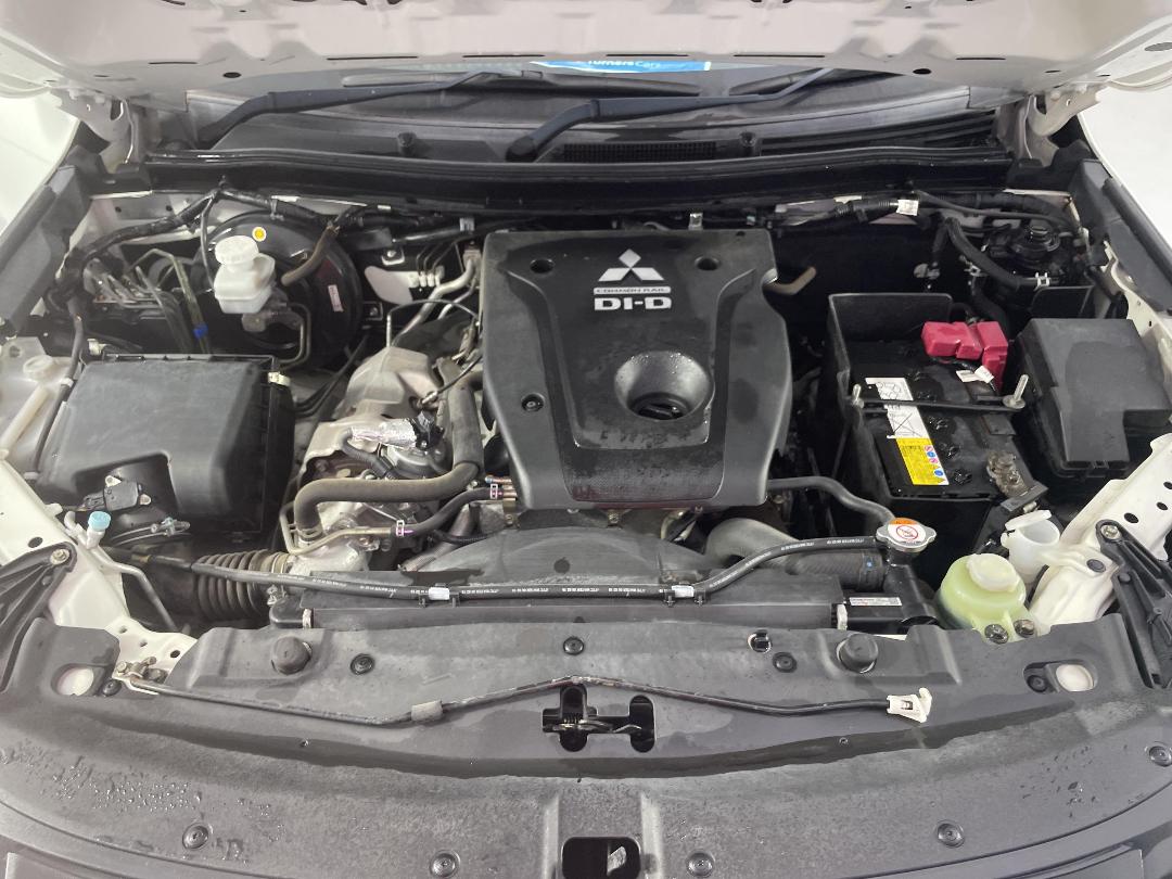 Photo '13' of Mitsubishi Triton