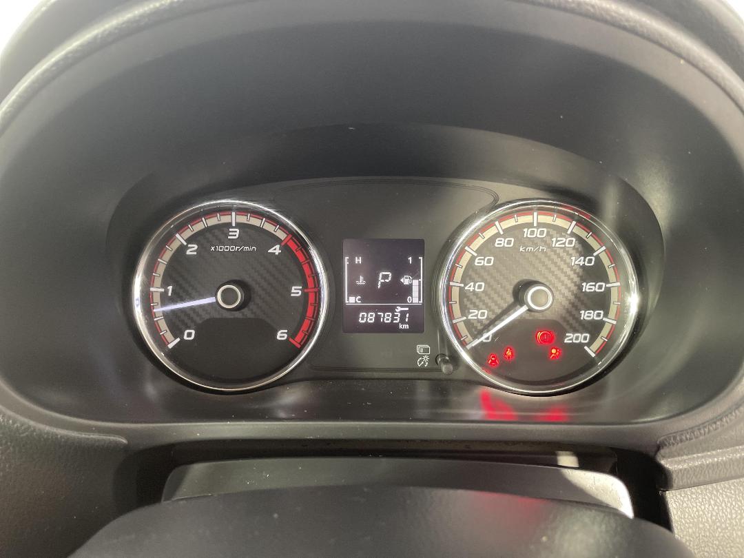 Photo '18' of Mitsubishi Triton