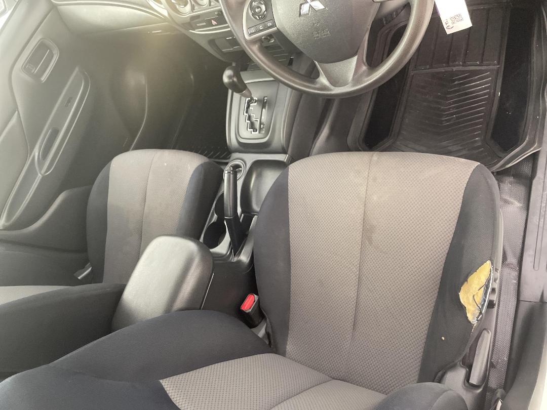 Photo '17' of Mitsubishi Triton