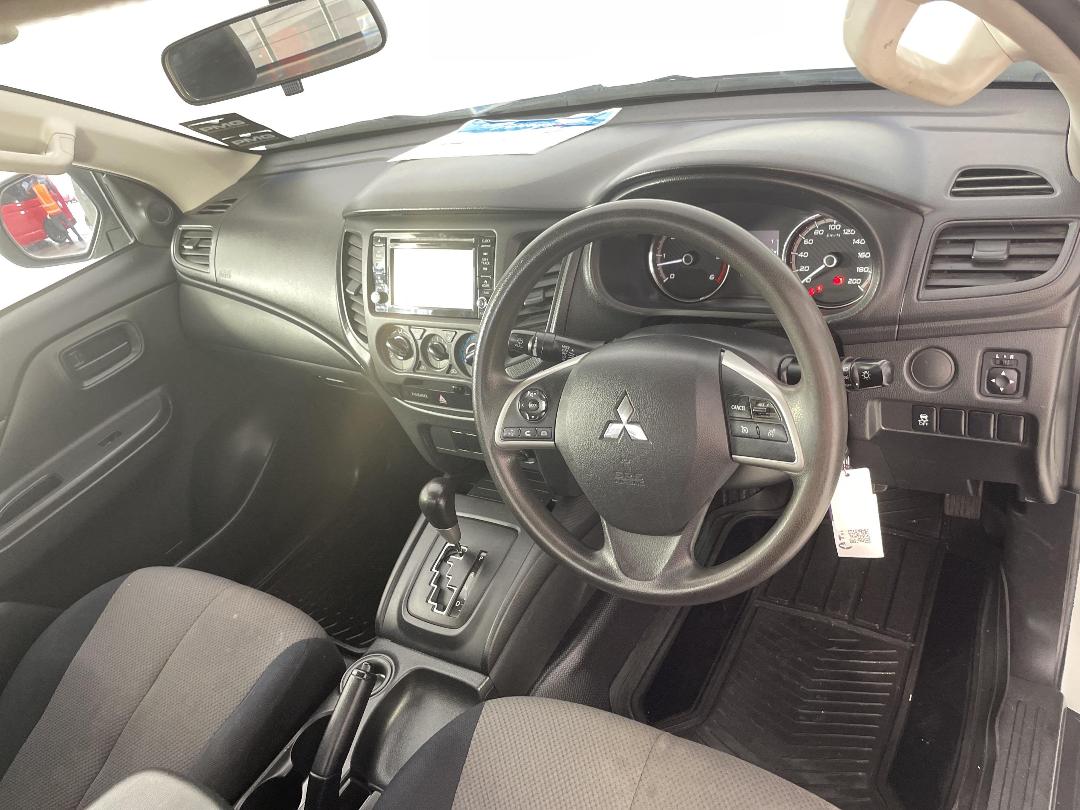 Photo '16' of Mitsubishi Triton