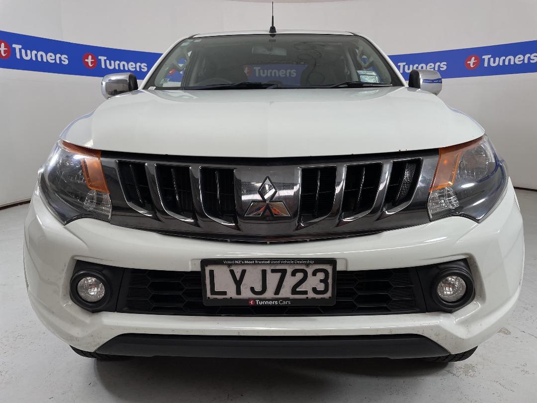 Photo '2' of Mitsubishi Triton