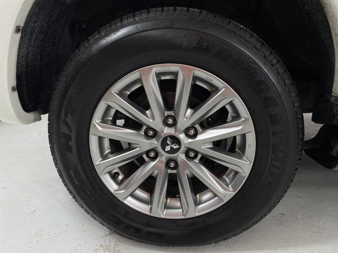 Photo '10' of Mitsubishi Triton