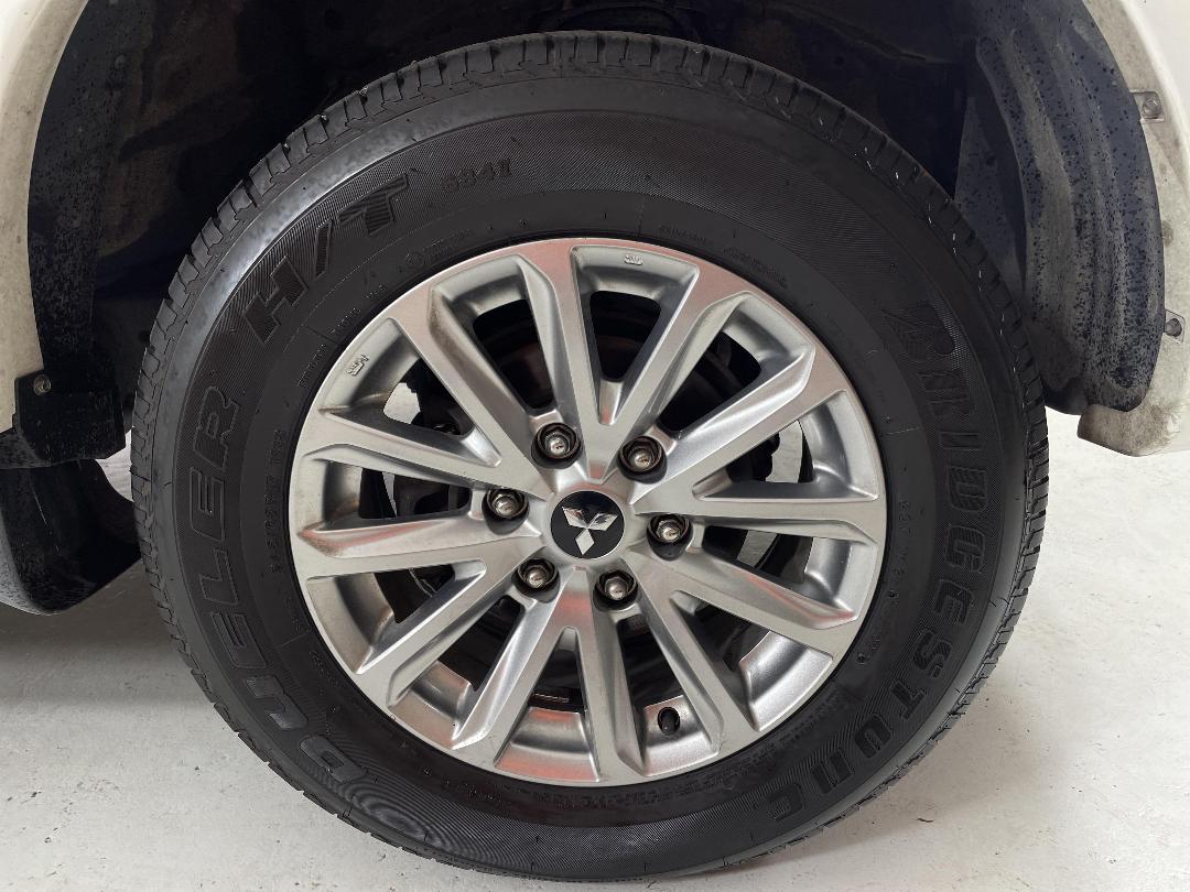 Photo '9' of Mitsubishi Triton