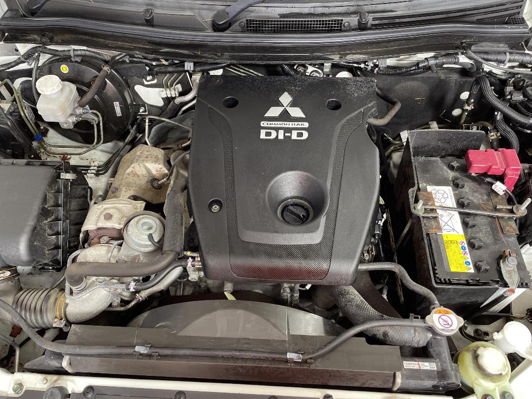 Photo '13' of Mitsubishi Triton