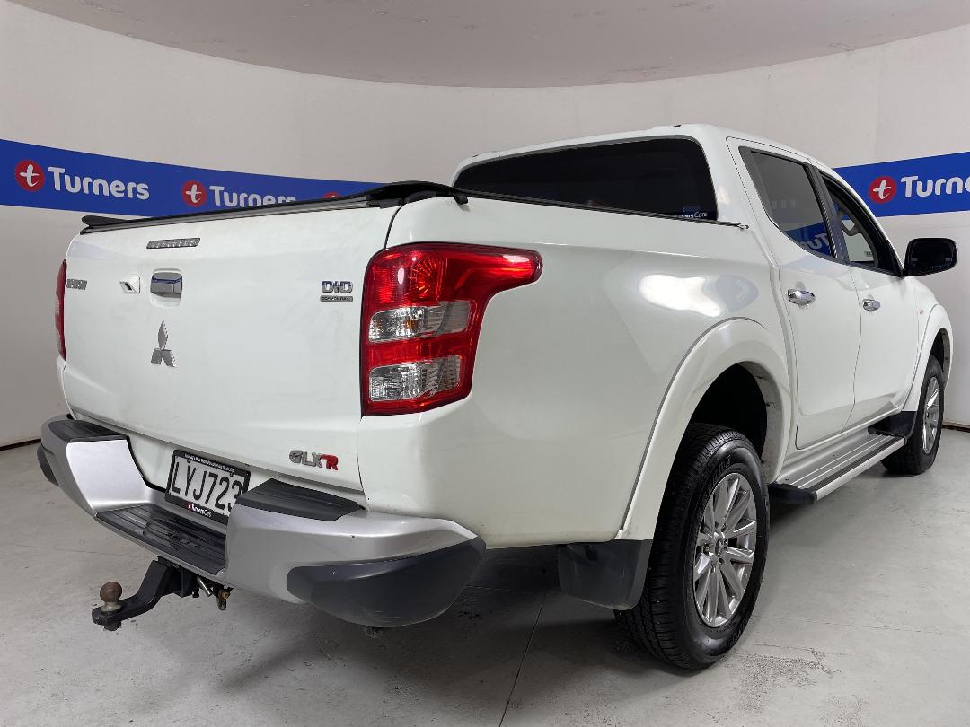 Photo '7' of Mitsubishi Triton