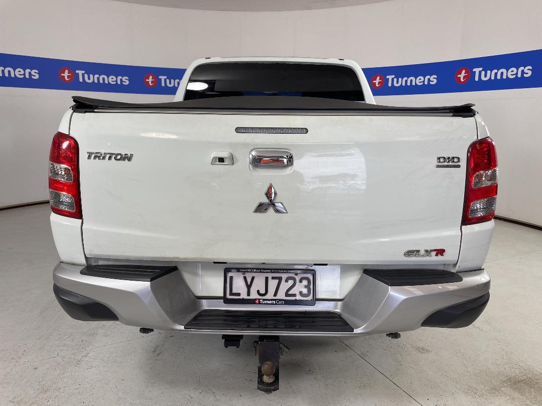 Photo '6' of Mitsubishi Triton