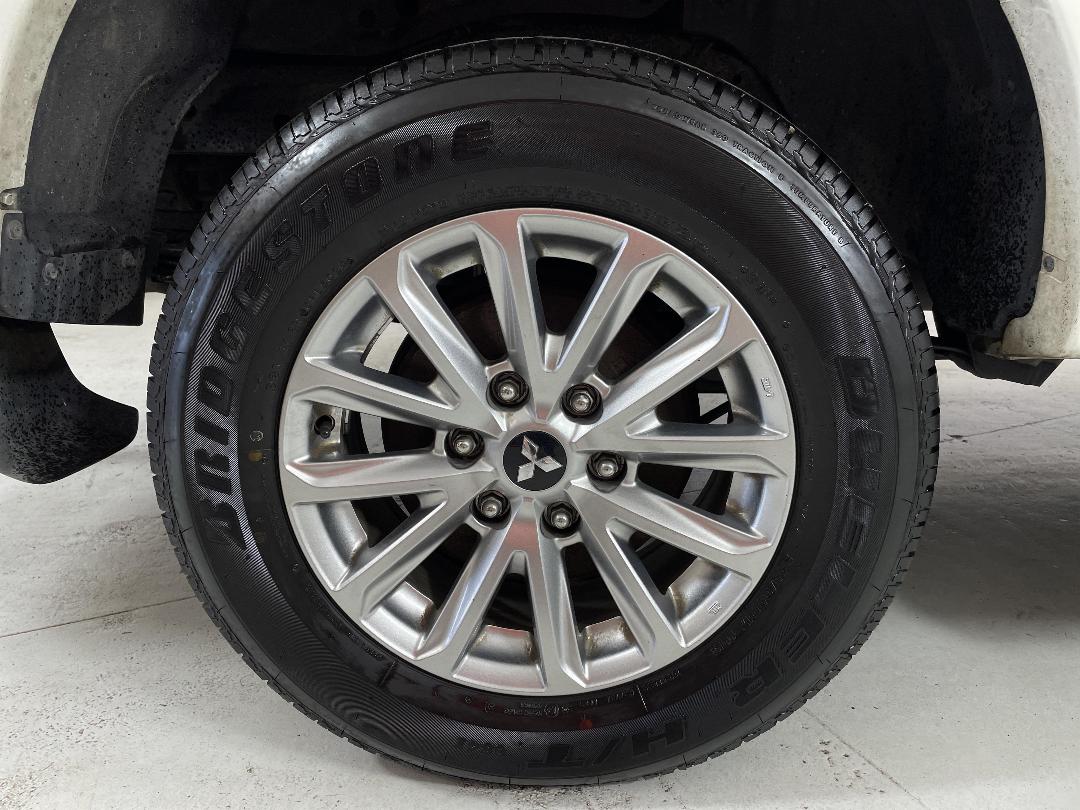 Photo '12' of Mitsubishi Triton