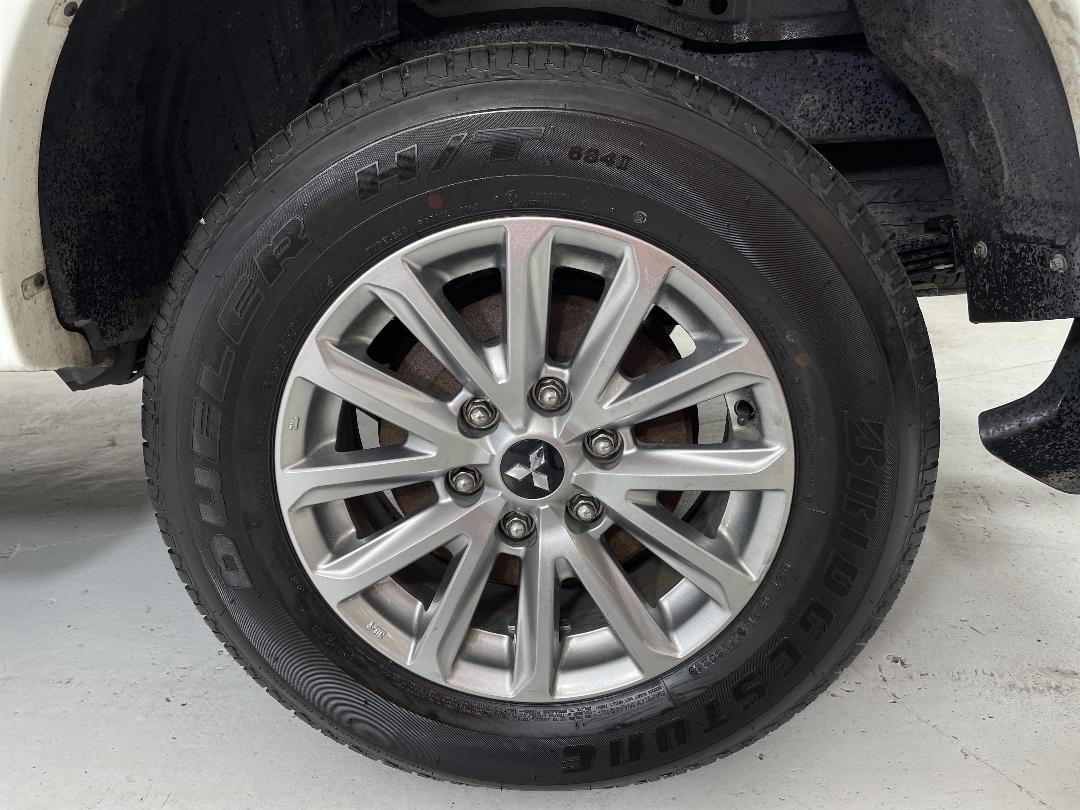 Photo '11' of Mitsubishi Triton