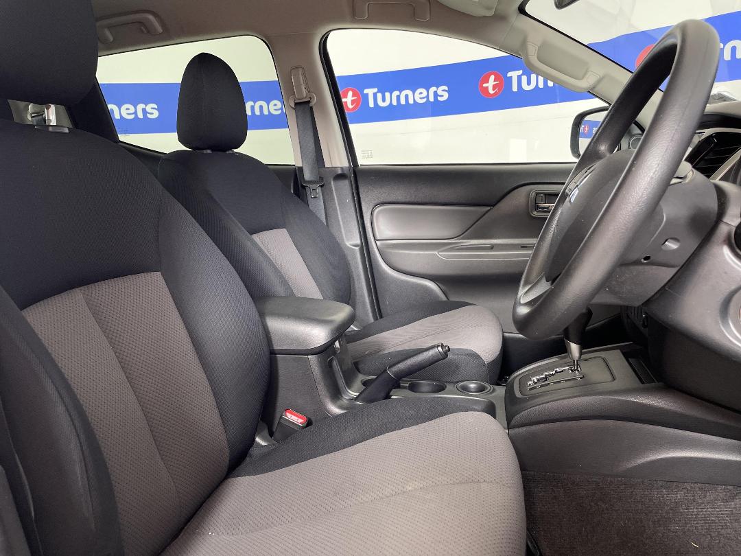 Photo '16' of Mitsubishi Triton