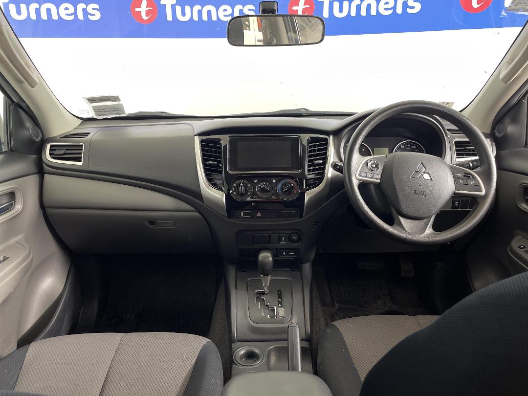 Photo '17' of Mitsubishi Triton