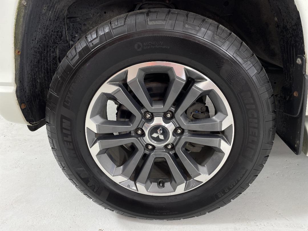 Photo '10' of Mitsubishi Triton