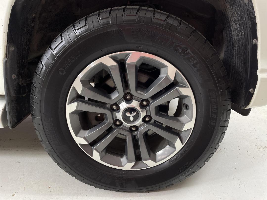 Photo '9' of Mitsubishi Triton