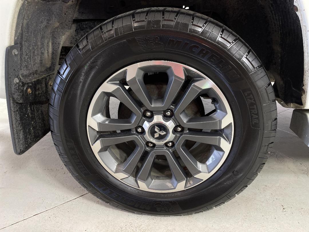 Photo '12' of Mitsubishi Triton