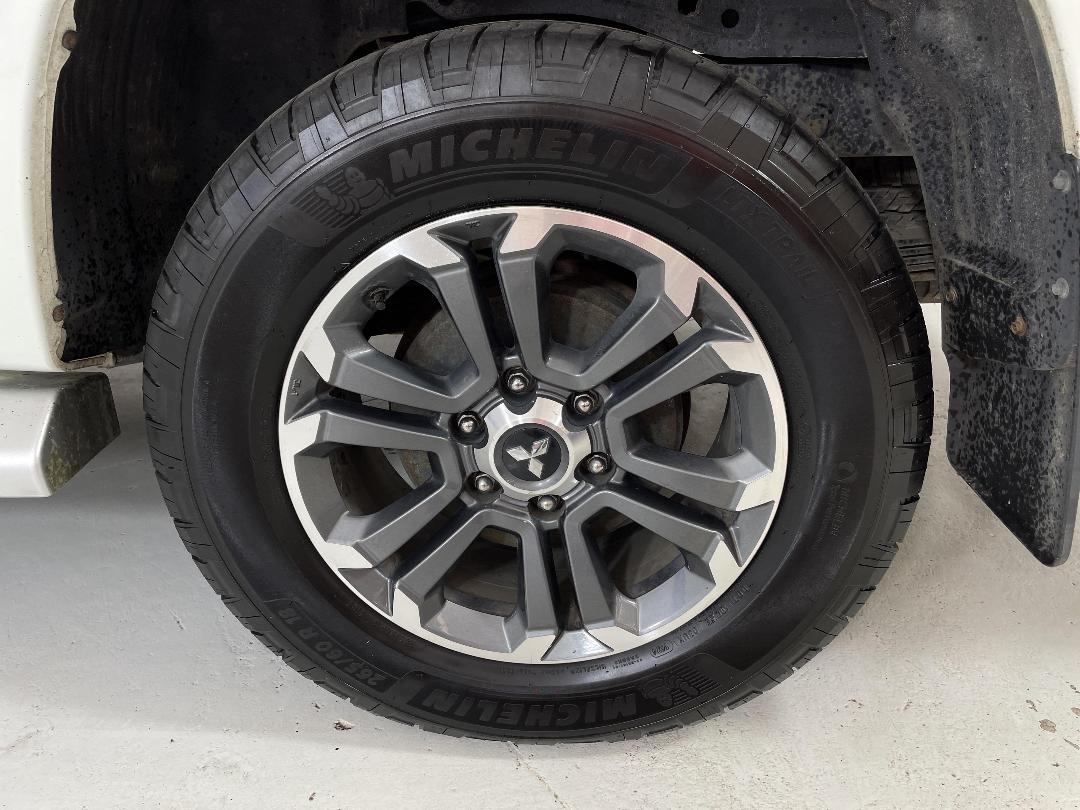 Photo '11' of Mitsubishi Triton