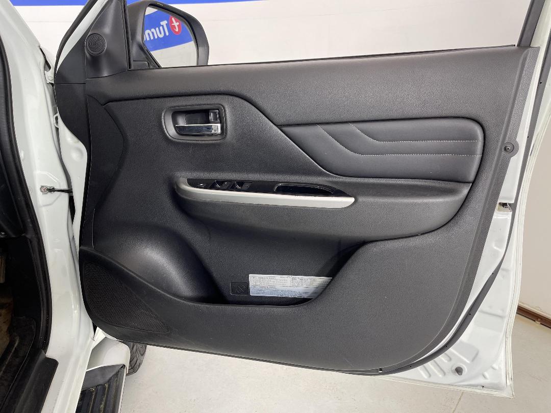 Photo '15' of Mitsubishi Triton